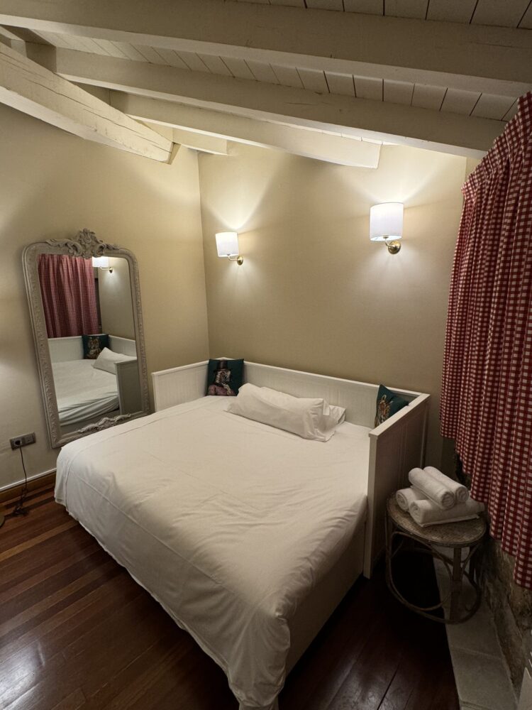 Cama pequeña habitación Maison Baron de la galleta